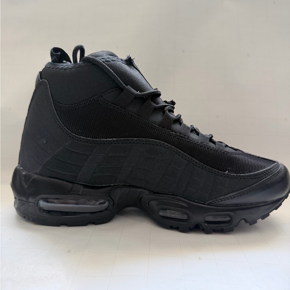 Nike Men's Black High-Top Air-Cushioned Sneakers